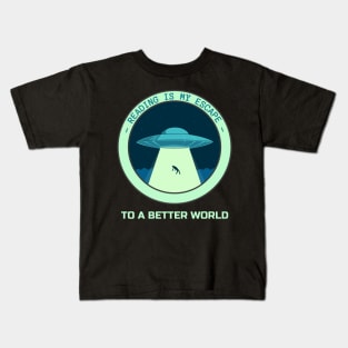Reading is my escape to a better world Kids T-Shirt